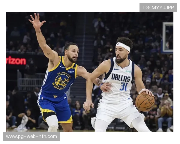 东契奇弧顶三分稳稳命中，独行侠继续扩大领先